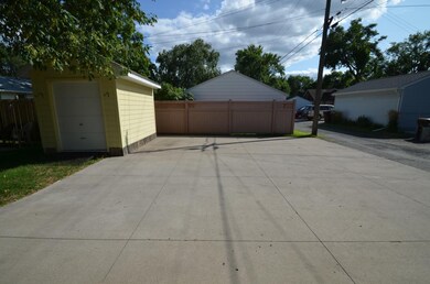 34 X 30 NEW concrete driveway/parking area.