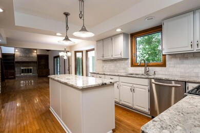 Eat-in kitchen