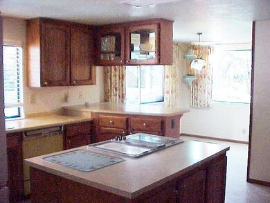 611 Carriage Rd, Grants Pass, OR 97526 - photo 5