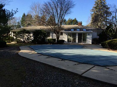 35 Roger Williams Dr, Greenville, RI 02828 - photo 2