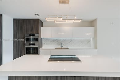 Paramount at Miami Worldcenter unit 3911, Miami, FL 33132 - photo 2