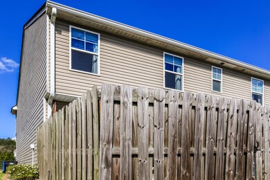 003-photo-rear-view-13656676
