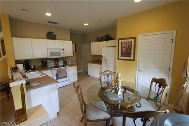 875 Hampton Cir unit 158, Naples, FL 34105 - photo 2
