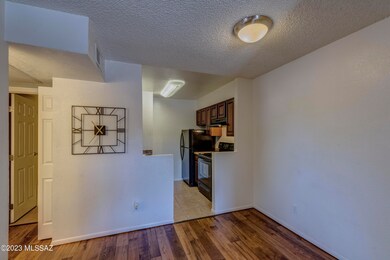 1745 E Glenn St #130__009