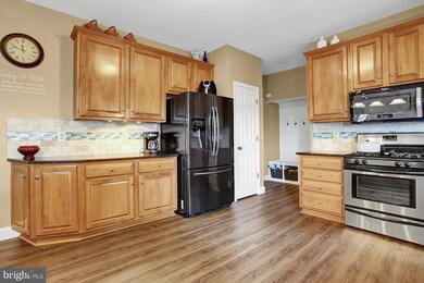 2410 Goddard Ave, Reading, PA 19608 - photo 5