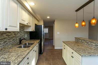 1006 Foxridge Ln, Essex, MD 21221 - photo 3