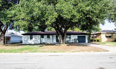 809 Glenda Dr unit B, Bedford, TX 76022 - photo 3