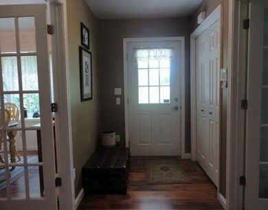 Entry/Foyer.