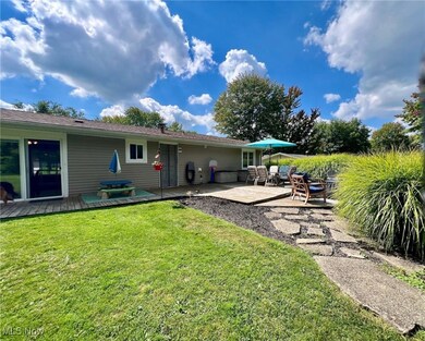 516 Robinhood Dr, Aurora, OH 44202 - photo 2