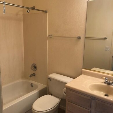 MYRN 12hallbath