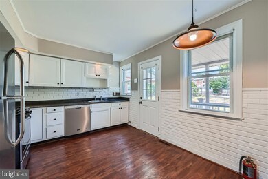 8446 Oakleigh Rd, Parkville, MD 21234 - photo 5