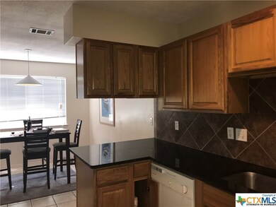 109 Crest Dr unit 111, San Marcos, TX 78666 - photo 4