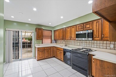 108-34 63rd Dr, Flushing, NY 11375 - photo 5