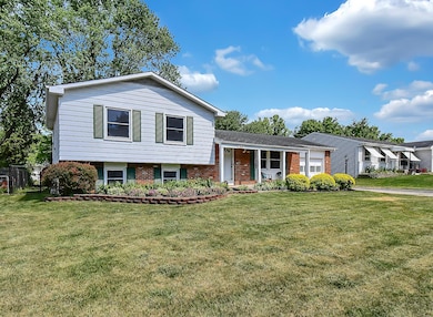 1414 Bonnie Ridge Rd, Columbus, OH 43228 - photo 2