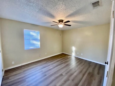 6801 Camden Ln, Groves, TX 77619 - photo 6