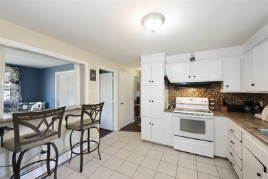 38 Royal Cir, Salem, NH 03079 - photo 6