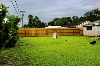 1201 Bayou Dr, Alvin, TX 77511 - photo 3