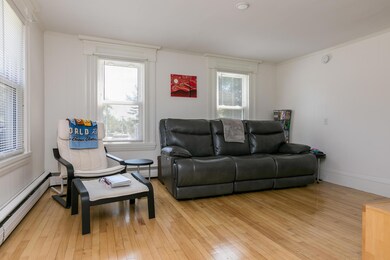 179 Ocean House Rd Cape-large-005-020-Un
