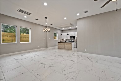 7914 Pointer St unit B, Houston, TX 77016 - photo 5