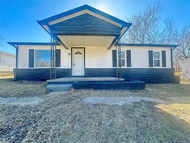View of front of property featuring a porch