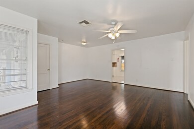 55 Trenwood Ln, Houston, TX 77022 - photo 5