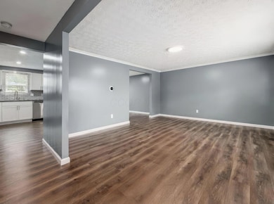 305 Caro Ln, Columbus, OH 43230 - photo 6