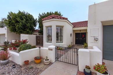 FrontEntryCourtyard_6120