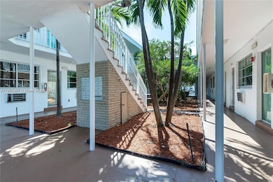 7930 Tatum Waterway Dr unit 19, Miami Beach, FL 33141 - photo 6