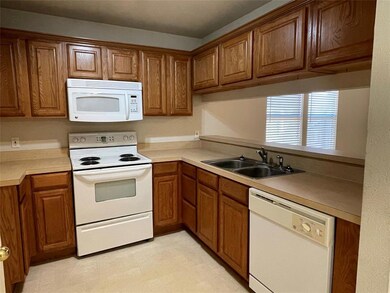 810 Rambling Ct, Granbury, TX 76049 - photo 4