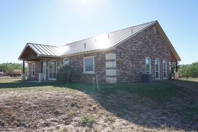 11582 Twin Lakes Ln, San Angelo, TX 76904 - photo 3