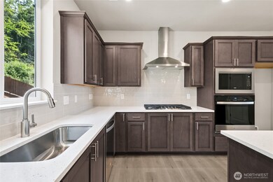 Photo's are for representational purposes only. Colors and finishes may differ.