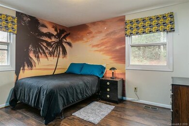 110 Chapman Dr, Hendersonville, NC 28792 - photo 6