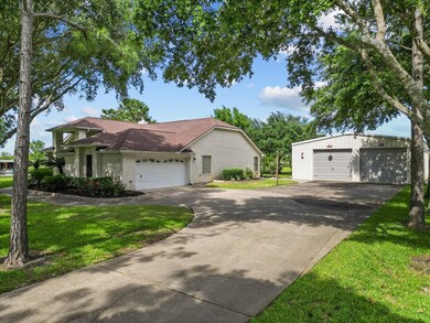 319 Bayou End Cir, Alvin, TX 77511 - photo 5