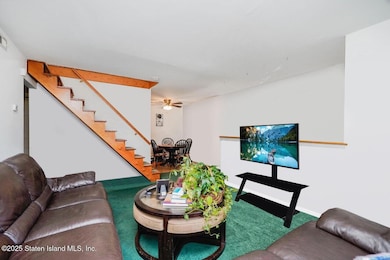 (5) LIVING ROOM