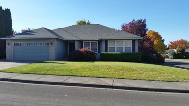 1389 Foxwood Dr, Medford, OR 97504 - photo 3