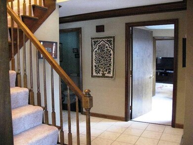 Entry/Foyer.