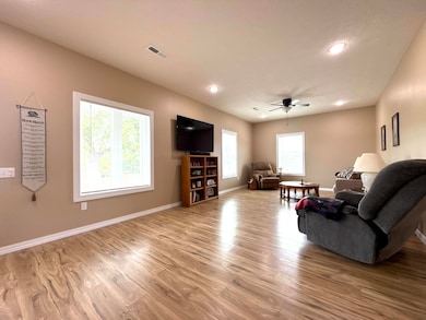 631 Spring Valley Dr, Mammoth Spring, AR 72554 - photo 4