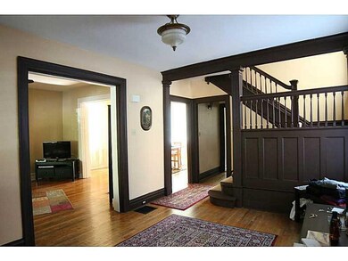 Entry/Foyer.