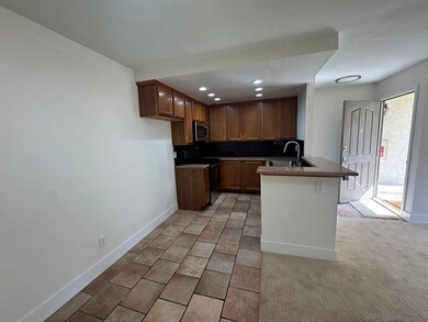 432 Edgehill Ln unit 8, Oceanside, CA 92054 - photo 5