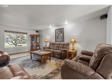 201 NW Howard Ln, Dallas, OR 97338 - photo 6