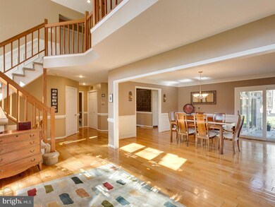 8942 Cross Chase Cir, Lorton, VA 22079 - photo 3