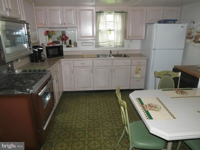 3208 Greencastle Rd, Burtonsville, MD 20866 - photo 5