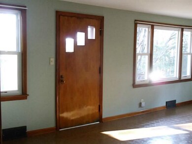 Living Room Replacement windows thru out!