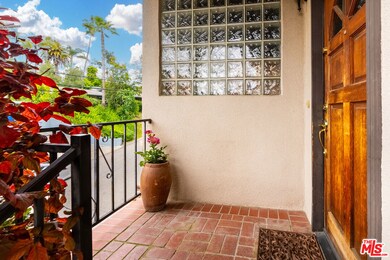 5044 Calderon Rd, Woodland Hills, CA 91364 - photo 4