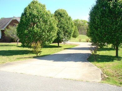 205 Gladys Dr, Shelbyville, TN 37160 - photo 2