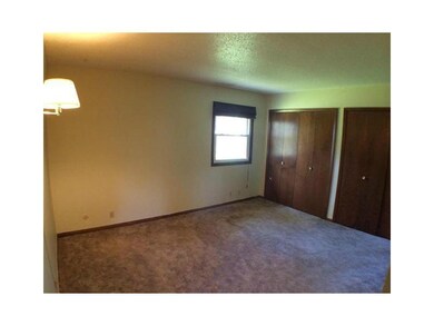 213 W Charter Dr, Muncie, IN 47303 - photo 6