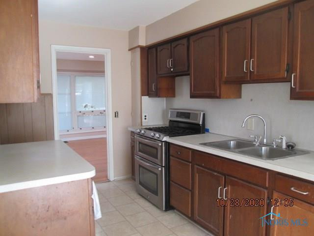 2254 108th St, Toledo, OH 43611 - photo 6