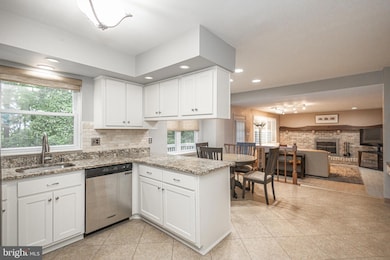 935 Edgewood Ln, Feasterville Trevose, PA 19053 - photo 5