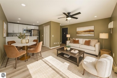 1021 Centre St unit 11, Traverse City, MI 49686 - photo 2