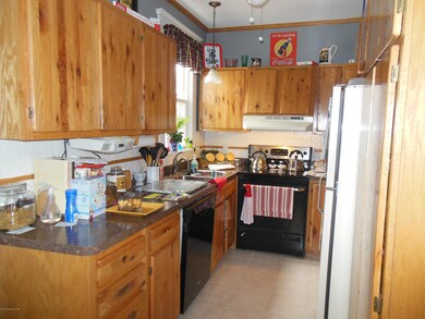 22 Snowden St, Kingston, PA 18704 - photo 3